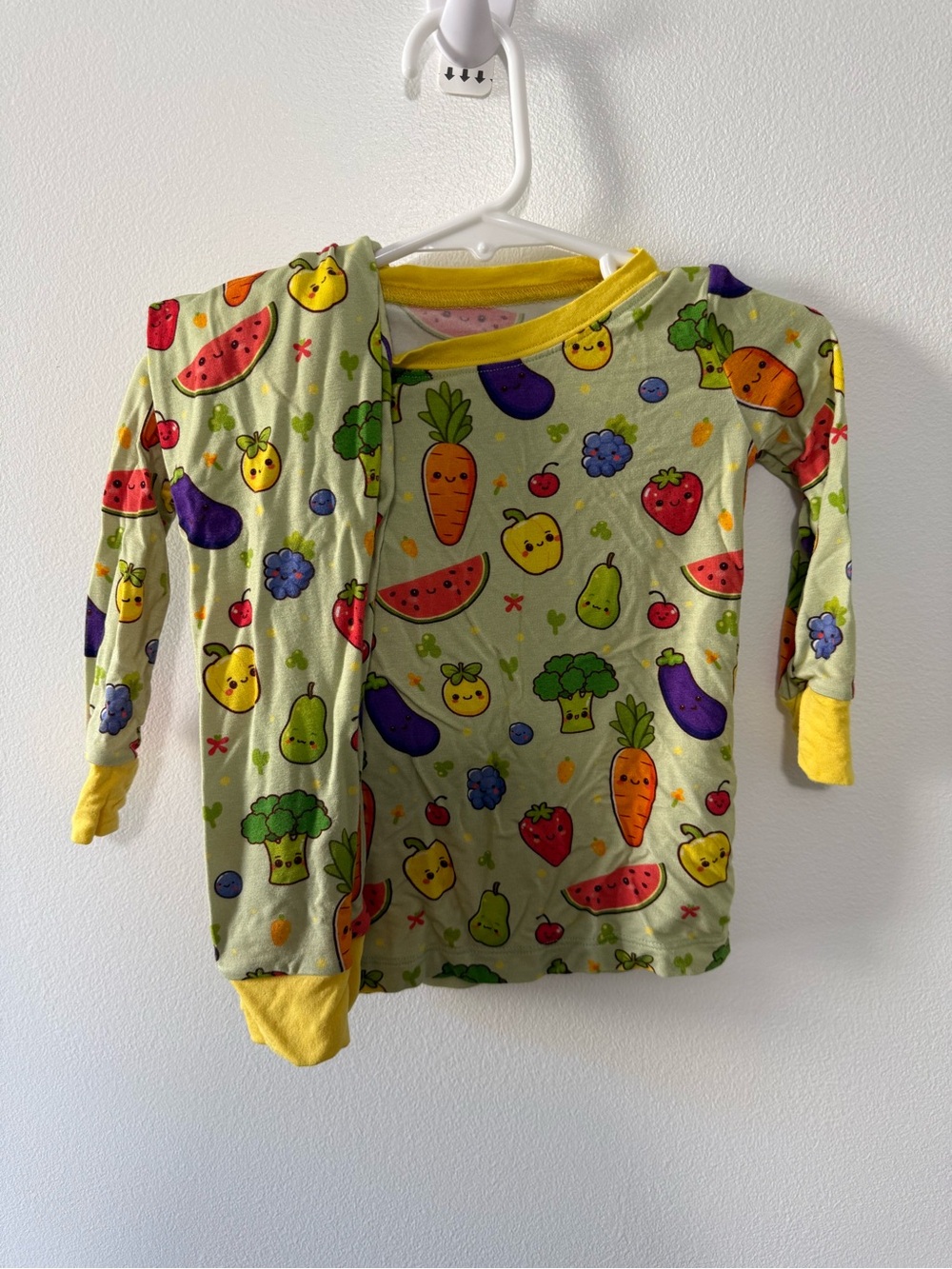 Kids Green Fruit & Veggie Print Long-Sleeve Pajama Set